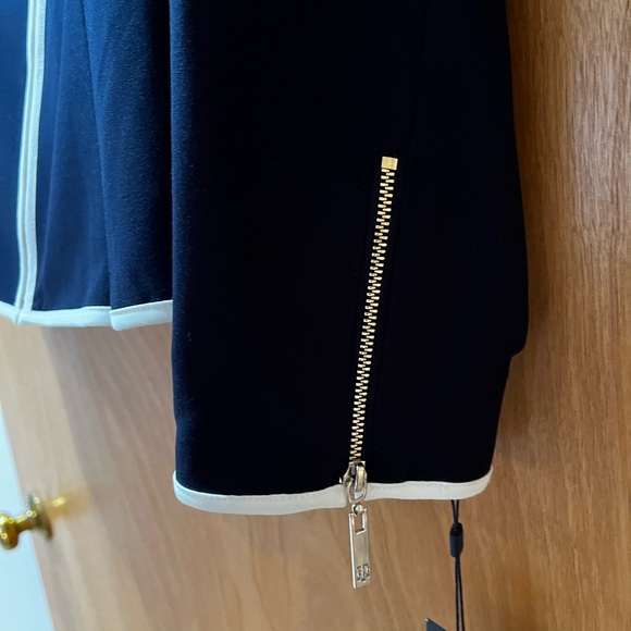 Tommy Hilfiger Navy Suit Separates.  Jacket size 10. Skirt Size 8 - Picture 3 of 7